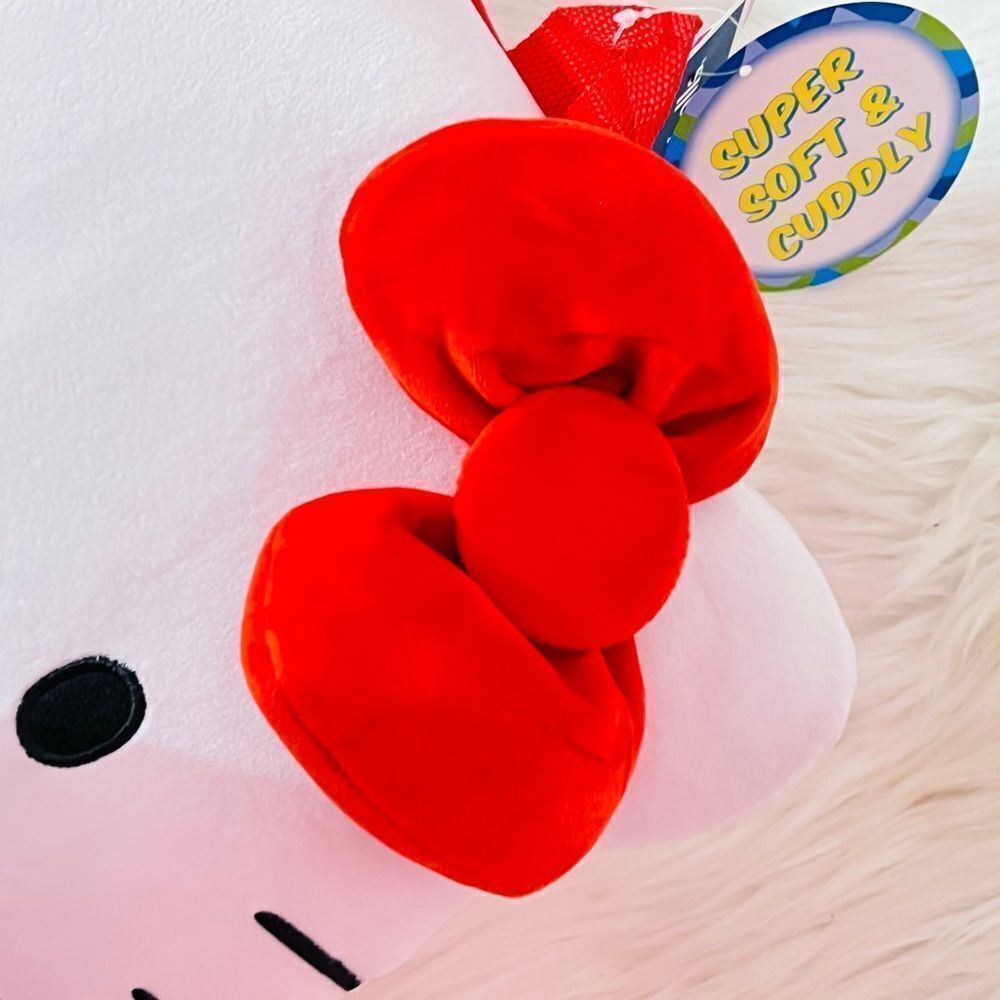 Hello Kitty Plush Backpack - Picture 4 of 4